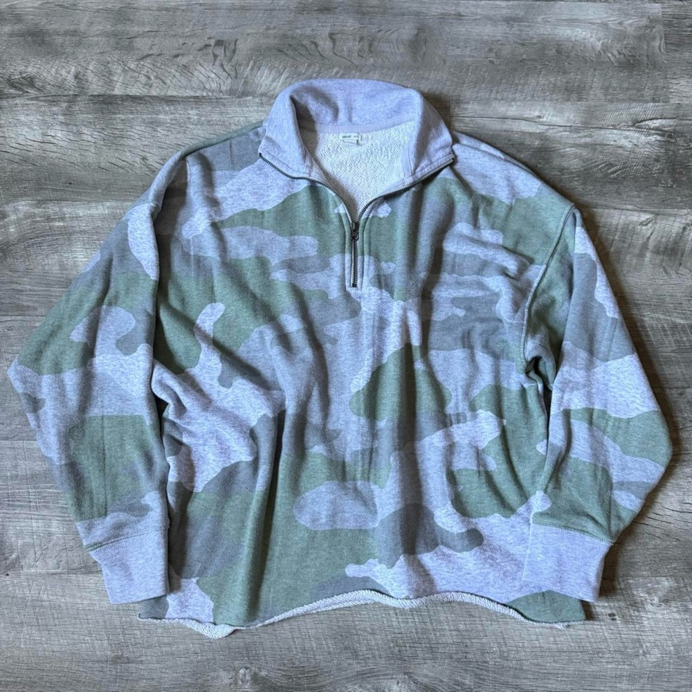 Aerie Women's Green and Gray Camouflage Hoodie